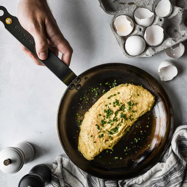 Sartén cocinando una tortilla